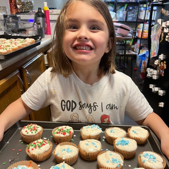 Meet your Posher, Courtney - Picture 2 of 5